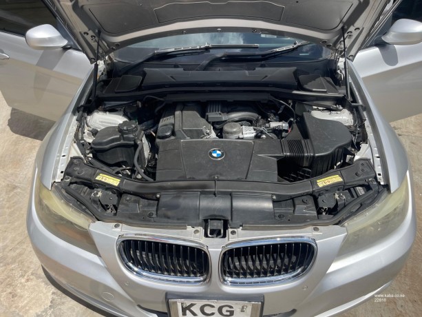 2011-bmw-320i-big-8