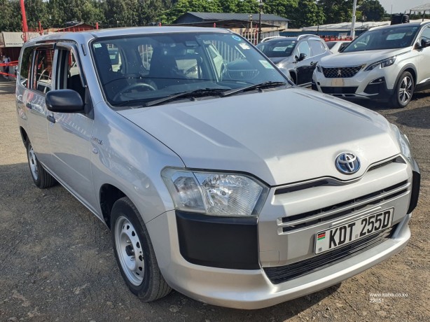 2019-toyota-probox-big-0