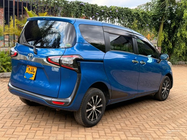 2016-toyota-sienta-for-sale-big-2
