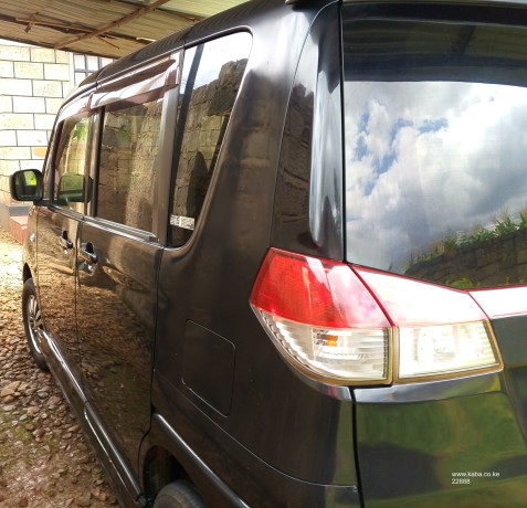 2012-mitsubishi-delica-d2-big-2