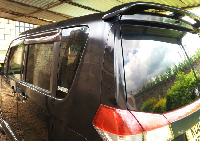 2012-mitsubishi-delica-d2-big-1