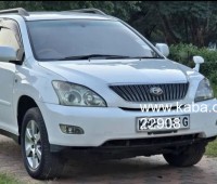clean-toyota-harrier-all-wheel-drive-small-0