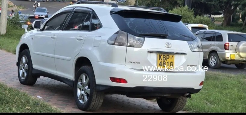 clean-toyota-harrier-all-wheel-drive-big-3