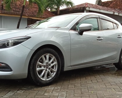 Mazda Axella 2018 hatchback