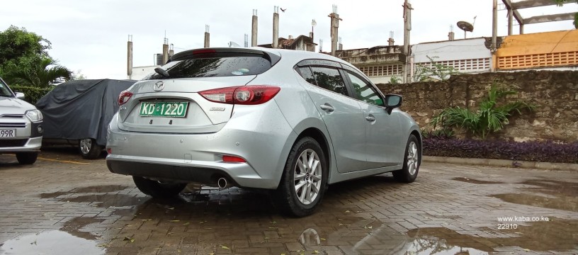 mazda-axella-2018-hatchback-big-6