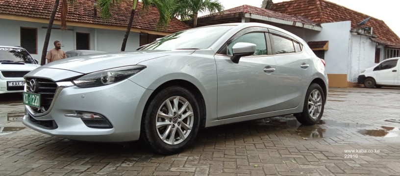 mazda-axella-2018-hatchback-big-0