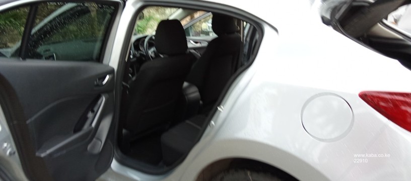 mazda-axella-2018-hatchback-big-2