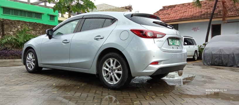 mazda-axella-2018-hatchback-big-1