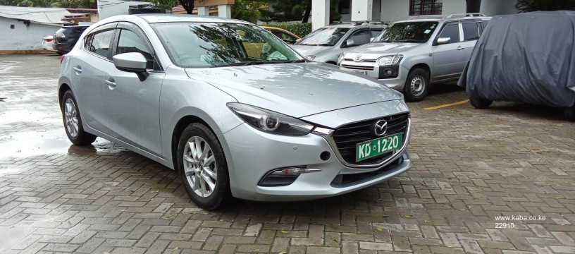 mazda-axella-2018-hatchback-big-5
