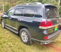 toyota-landcruiser-v8-sahara-small-2
