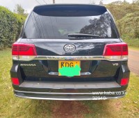 toyota-landcruiser-v8-sahara-small-3