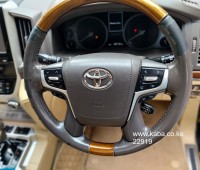 toyota-landcruiser-v8-sahara-small-4