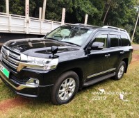 toyota-landcruiser-v8-sahara-small-8