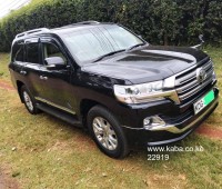 toyota-landcruiser-v8-sahara-small-1