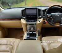 toyota-landcruiser-v8-sahara-small-5
