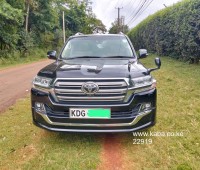 toyota-landcruiser-v8-sahara-small-0