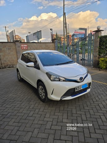 2015-toyota-vitz-for-sale-big-3