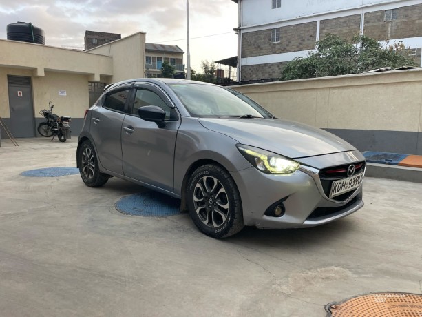 mazda-demio-diesel-big-0