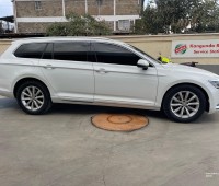volkswagen-passat-small-0
