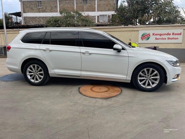 volkswagen-passat-big-0