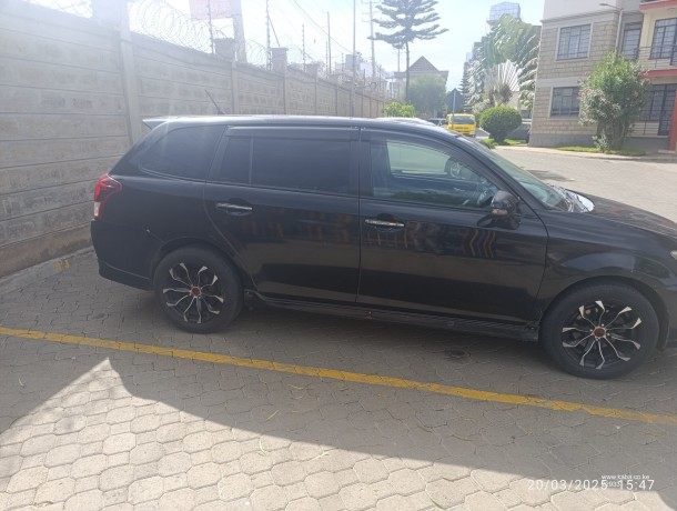 toyota-fielder-wxb-2013-big-2