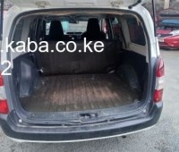 2015-toyota-probox-kdh-small-8