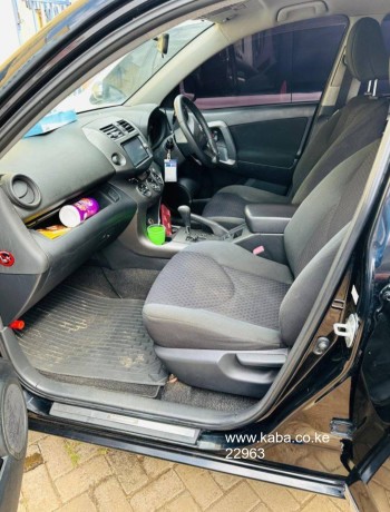 clean-well-maintained-toyota-vanguard-up-for-sale-big-6