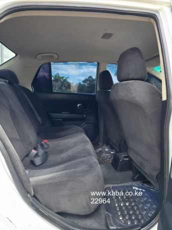 2012-nissan-tiida-big-6
