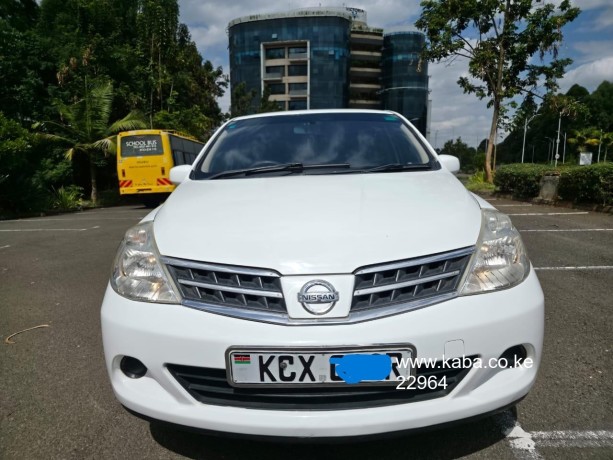 2012-nissan-tiida-big-0