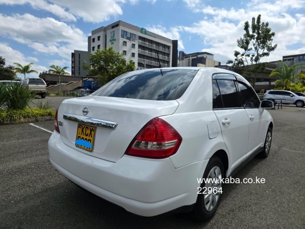 2012-nissan-tiida-big-9
