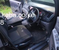 2006-toyota-isis-small-4
