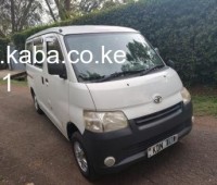 2016-toyota-townace-small-4