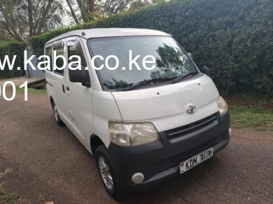2016-toyota-townace-big-4