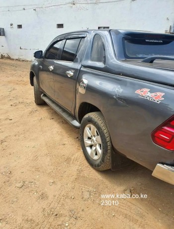 toyota-hilux-revo-in-great-condition2016-big-2