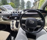 201911-toyota-sienta-small-7
