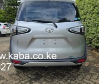 201911-toyota-sienta-small-8