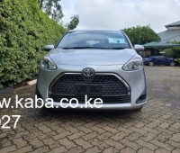 201911-toyota-sienta-small-2