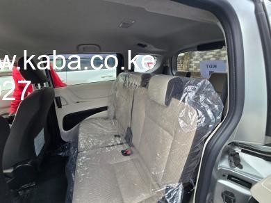 201911-toyota-sienta-big-4