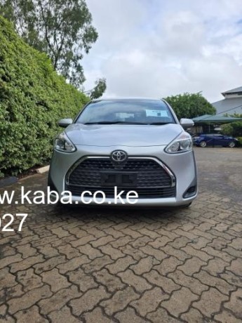 201911-toyota-sienta-big-2