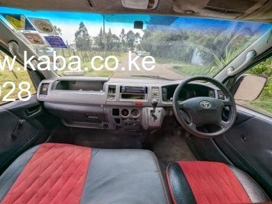 2009-toyota-hiace-big-3