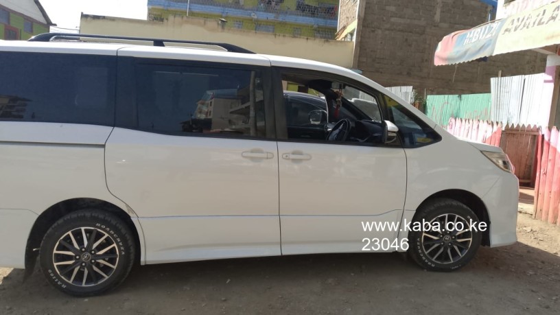 2014-toyota-noah-non-hybrid-for-sale-big-2