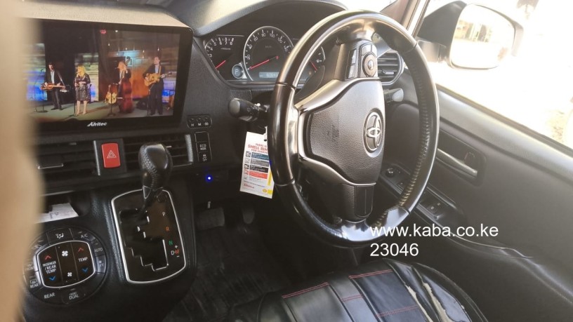 2014-toyota-noah-non-hybrid-for-sale-big-7