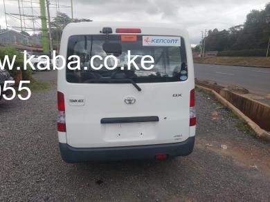 toyota-townace-dx-big-1