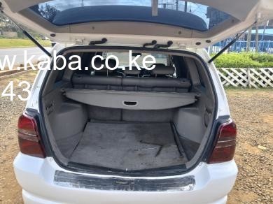 2003-toyota-kluger-big-4