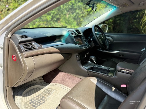 2012-toyota-crown-athlete-for-sale-big-3