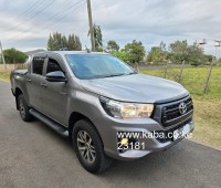 toyota-hilux-dcab-automatic-small-1