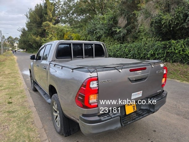 toyota-hilux-dcab-automatic-big-6