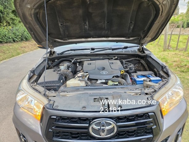 toyota-hilux-dcab-automatic-big-5