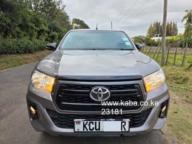 toyota-hilux-dcab-automatic-big-0
