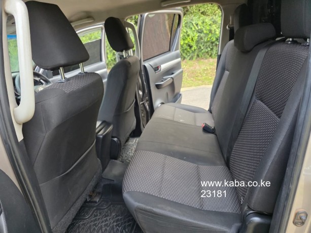 toyota-hilux-dcab-automatic-big-4